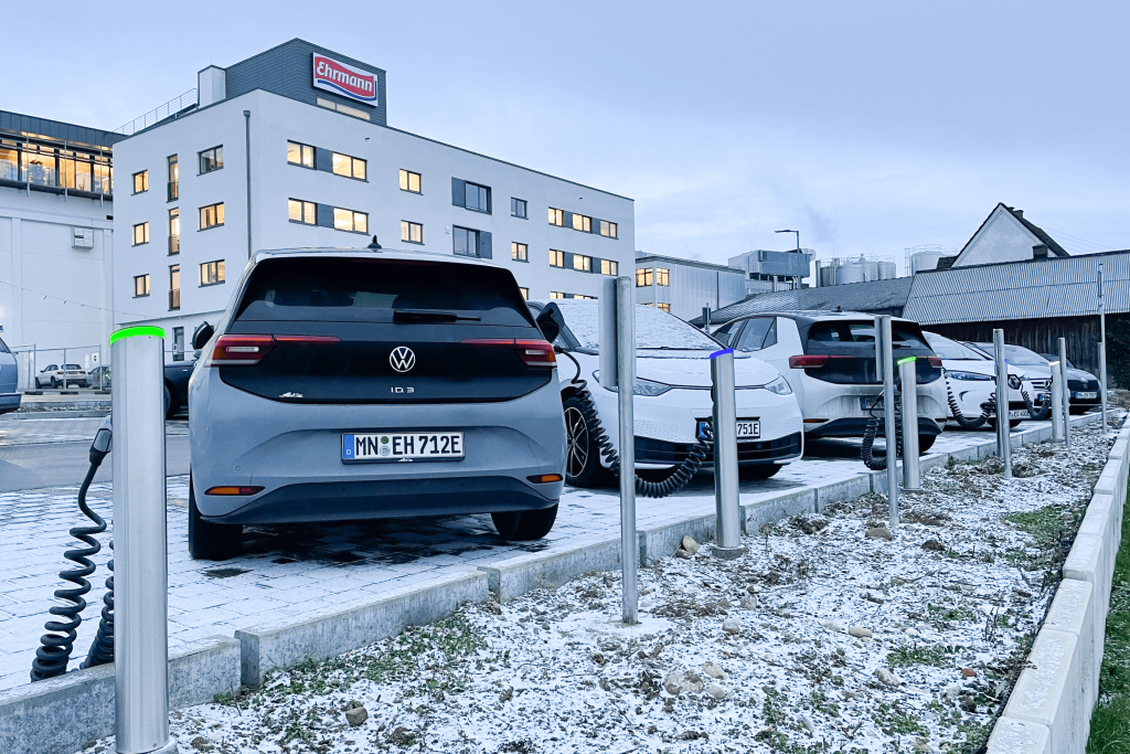 Ehrmann setzt auf E-Mobilität: 10 neue Ladesäulen für Elektrofahrzeuge in Oberschönegg