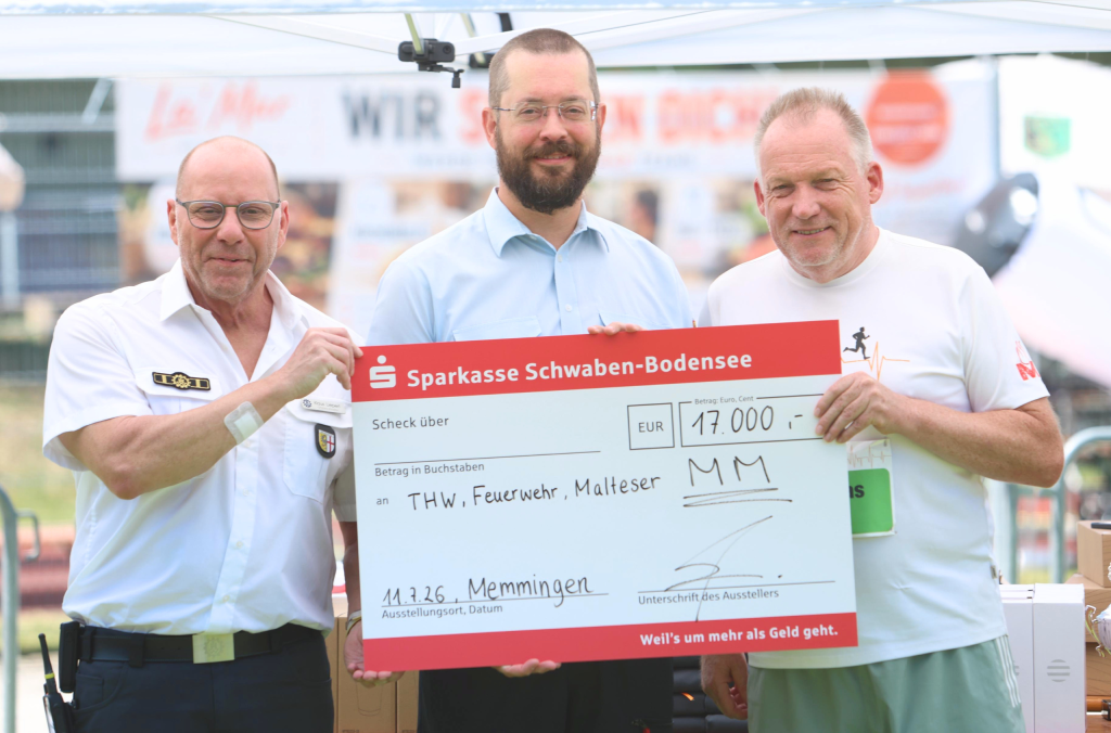 Spendenübergabe 3. e-con Lauf