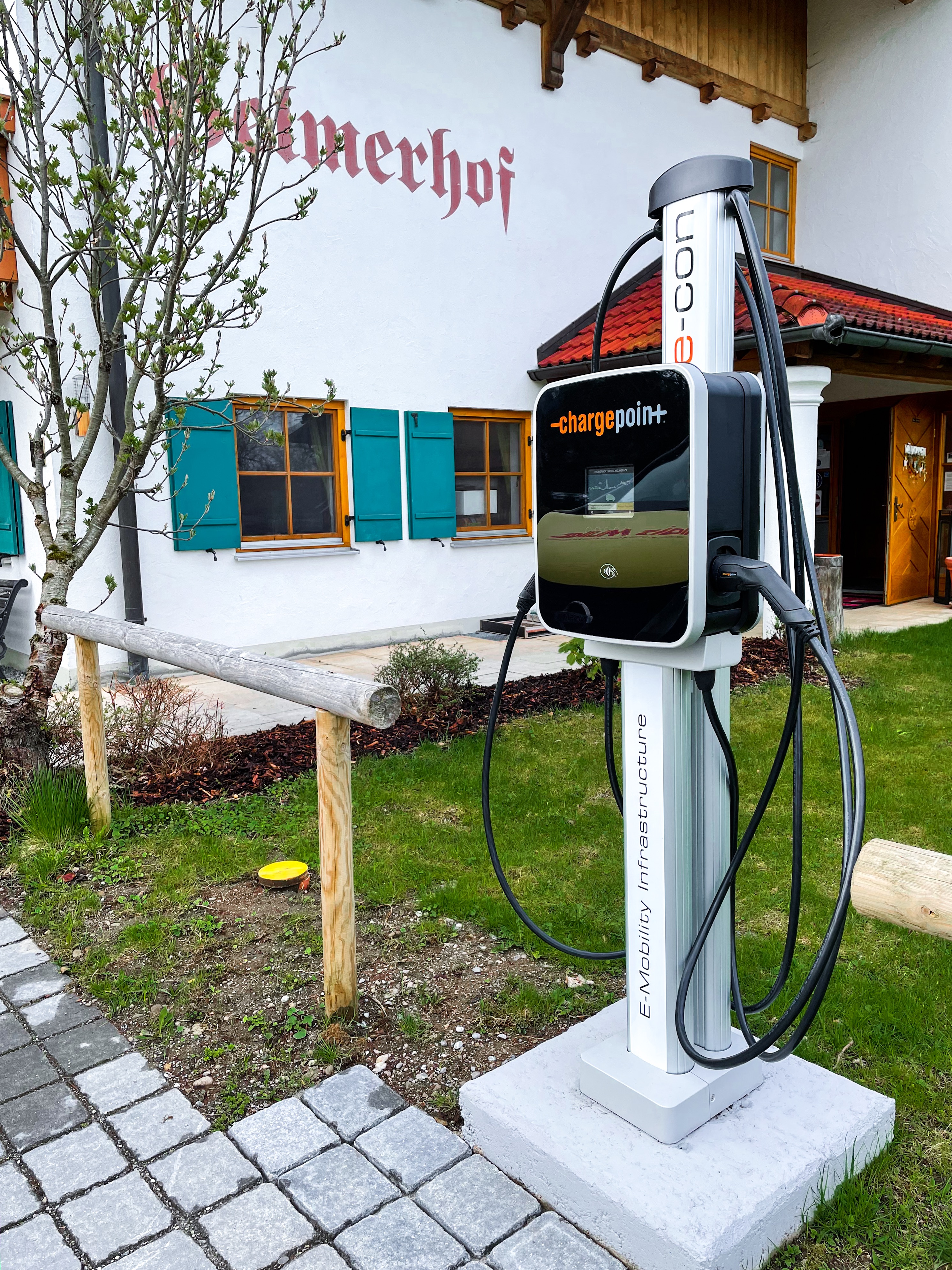 Ladestation für E-Autos am Helmerhof in Schwangau